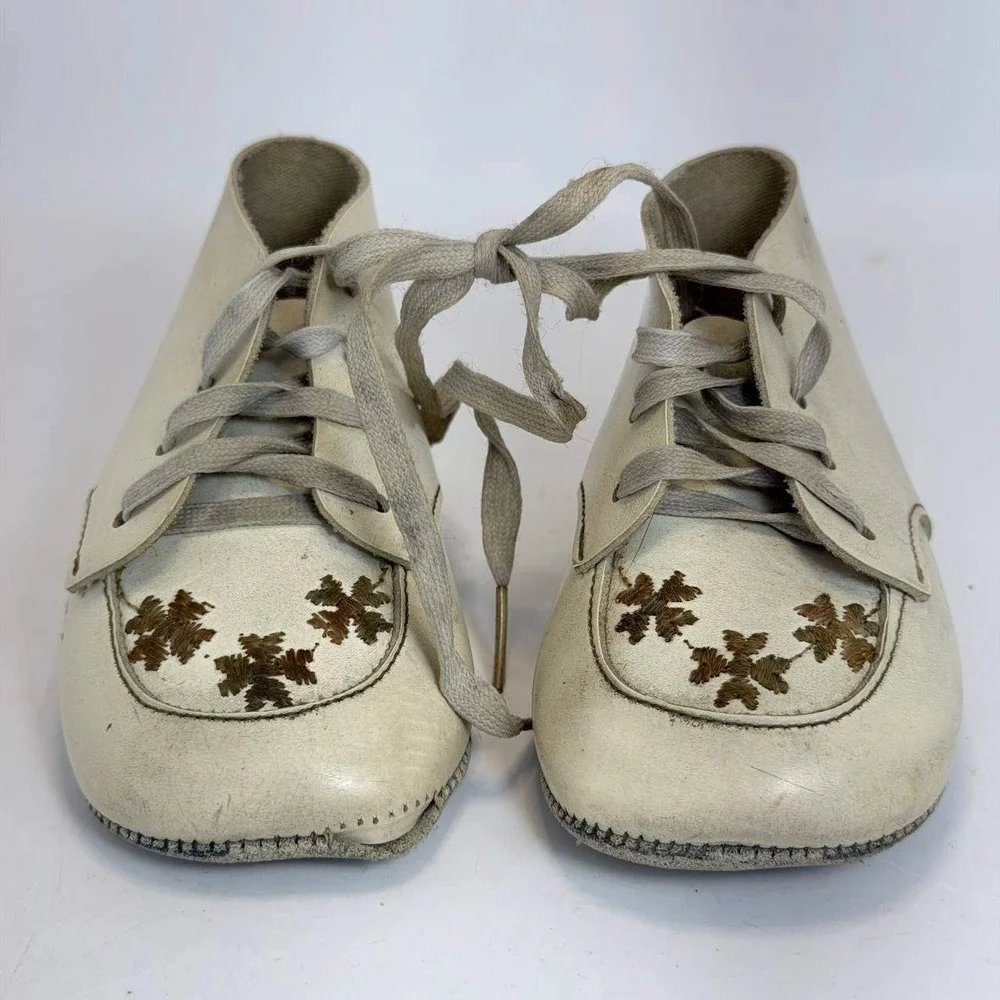 Vintage White Leather Baby Shoes Embroidered Leaf Lace Up Walking Booties 4.5in